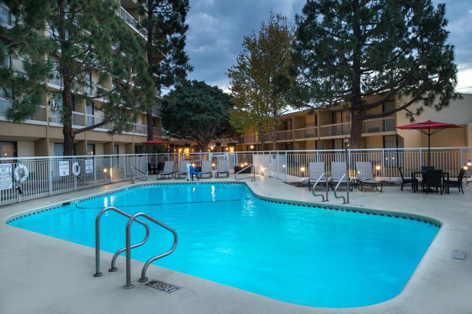 Hotel Courtyard By Marriott Oxnard/Ventura Esterno foto
